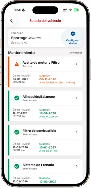 Mano sosteniendo un teléfono con la app de Garage Plus abierta